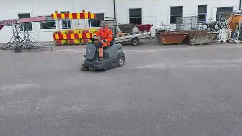Köp Sopmaskin Kärcher KM 90/60 R BP Pack batteridriven på Klaravik