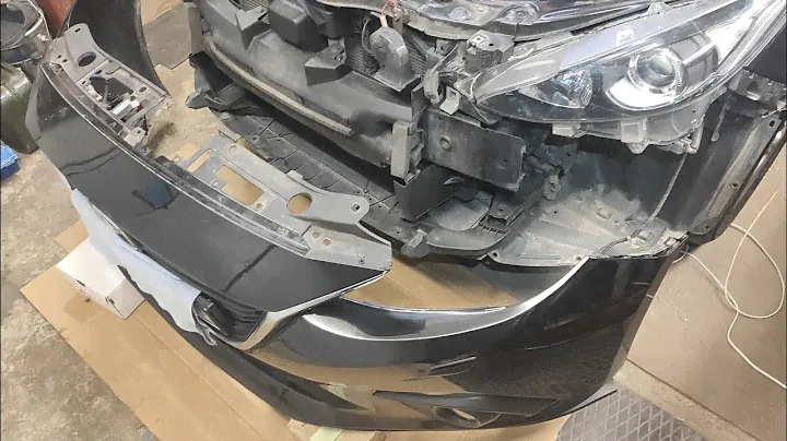 Снятие переднего бампера Mazda 3 BM (2015)