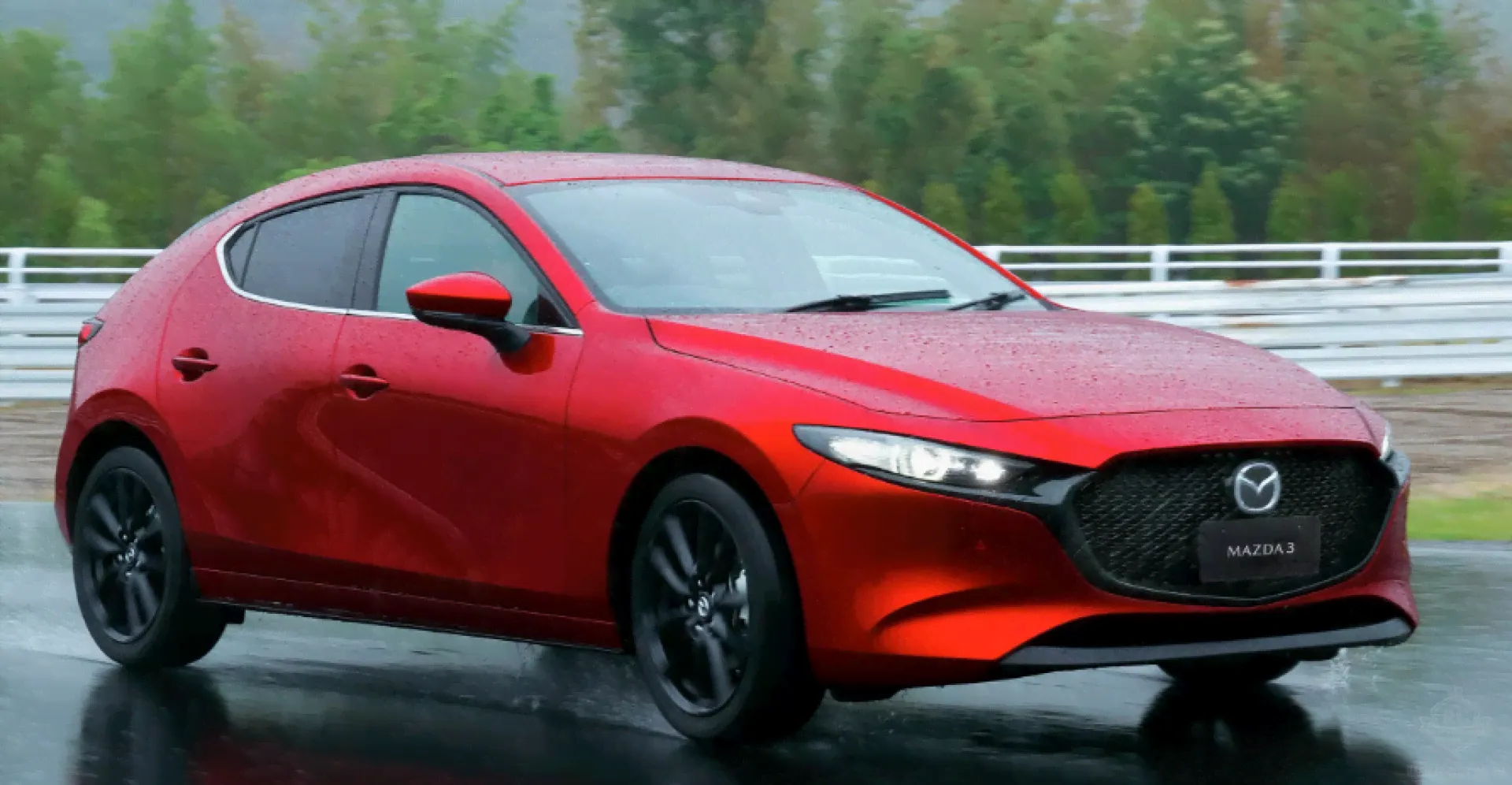 Стекло фары MAZDA 3 BP (L)